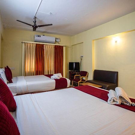 Hotel Vyshak International Mysore Esterno foto