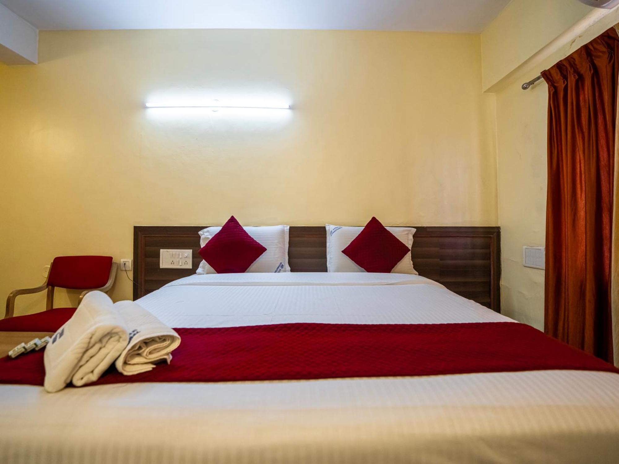 Hotel Vyshak International Mysore Esterno foto