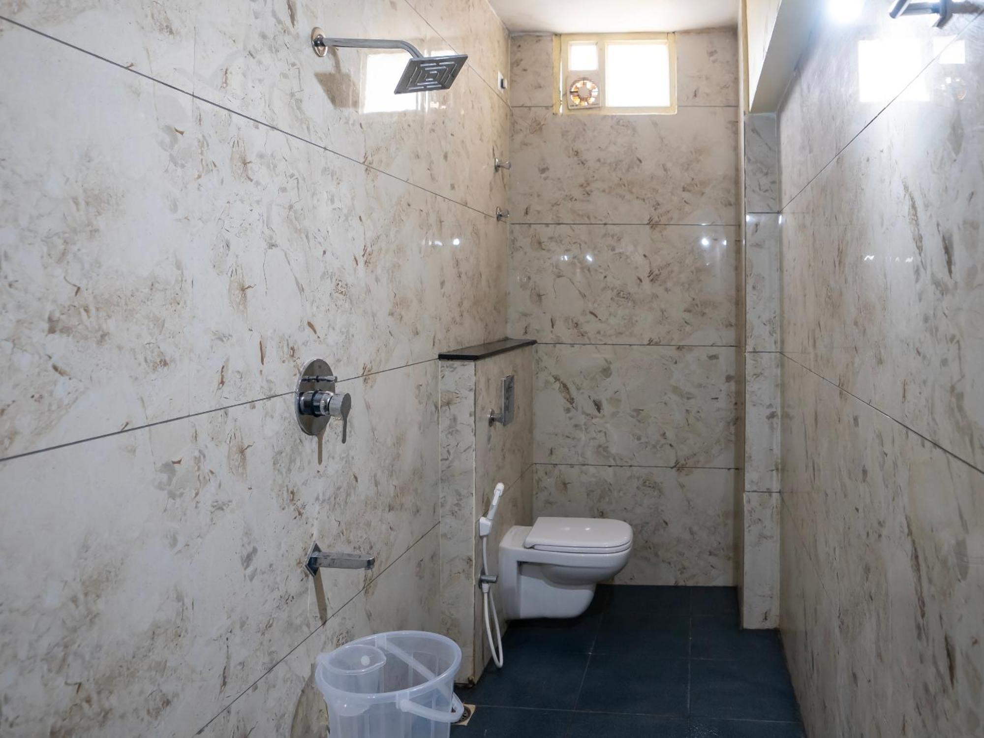 Hotel Vyshak International Mysore Esterno foto